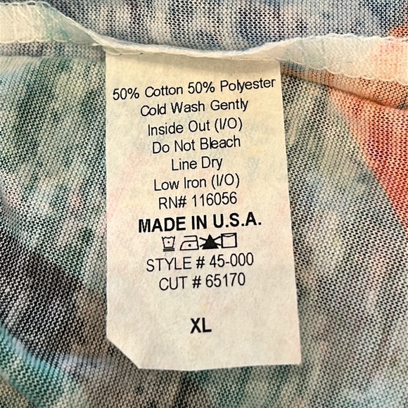 Jess & Jane Size XL Artsy Multi-colored V-neck Top - Picture 6 of 10